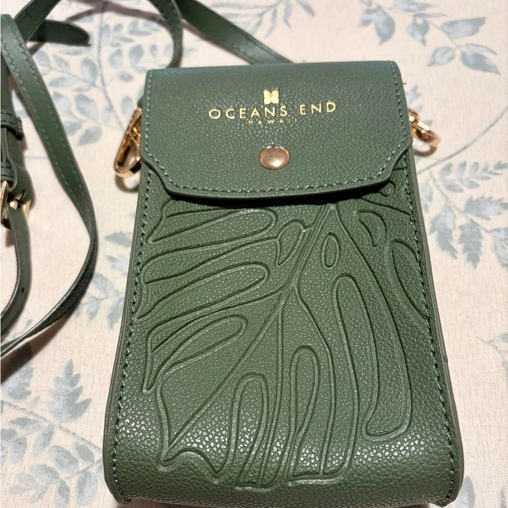 Oceans End Emerald Crossbody Phone Pouch - Picture 4 of 7
